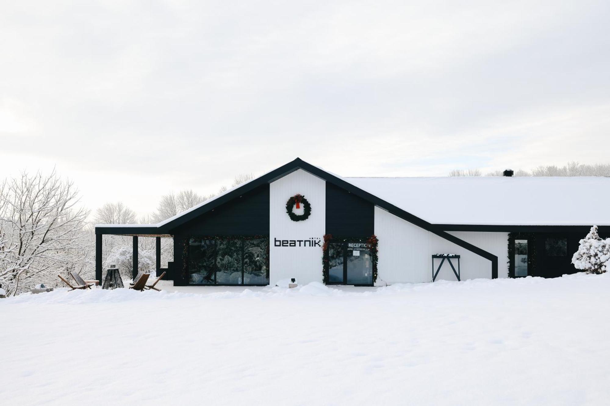 Beatnik Hotel Bromont Extérieur photo