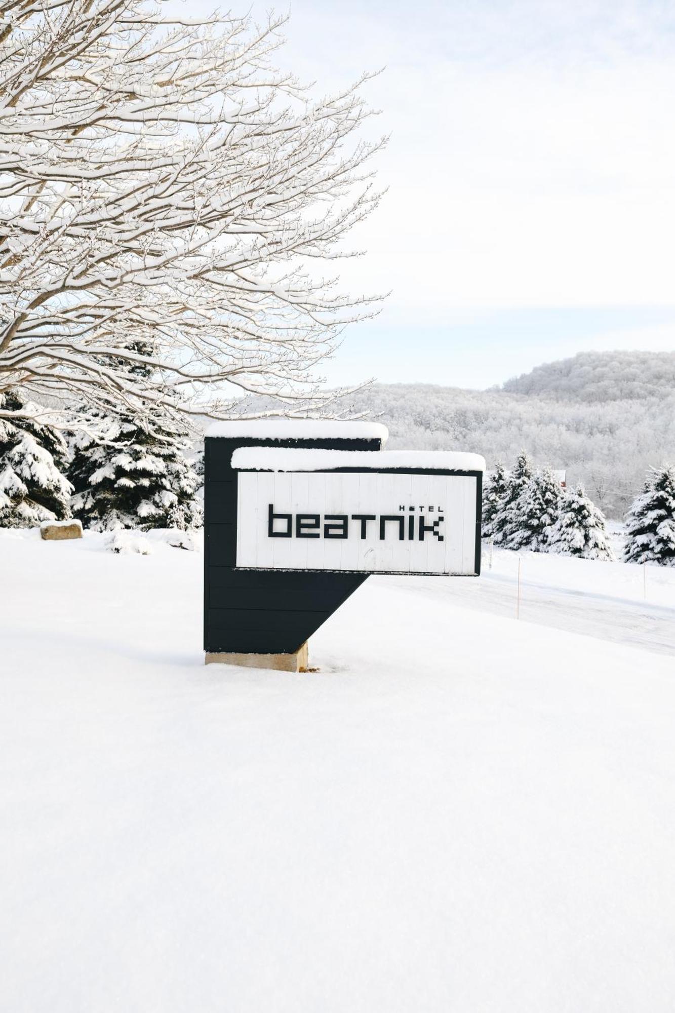 Beatnik Hotel Bromont Extérieur photo