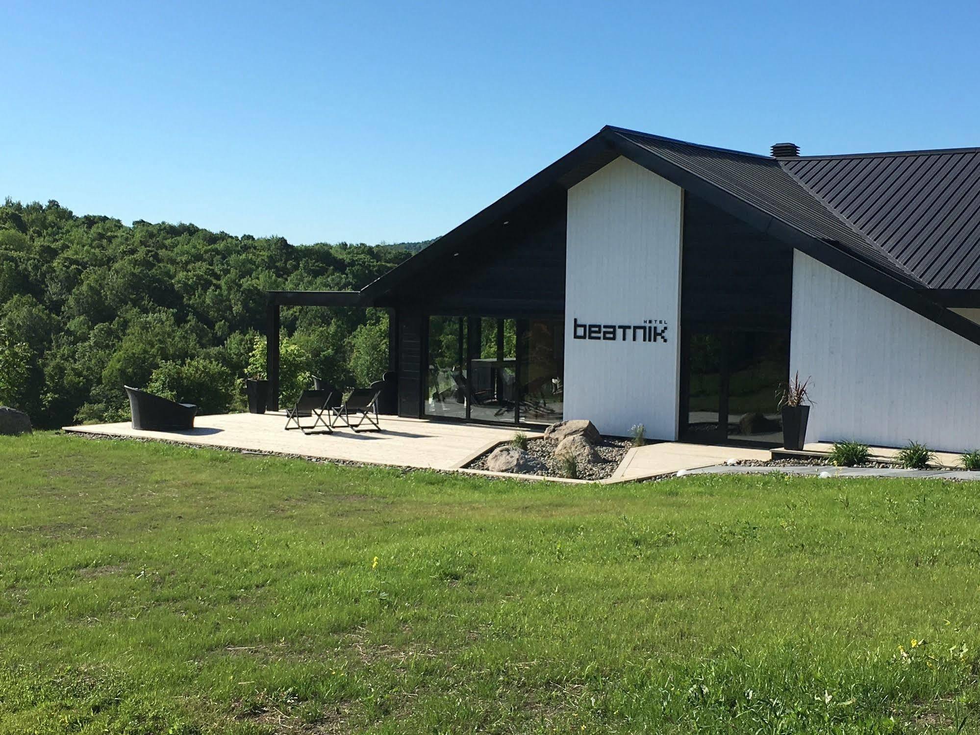 Beatnik Hotel Bromont Extérieur photo